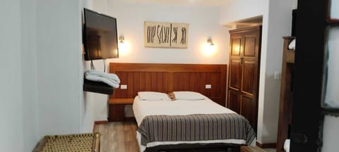 Double Room + Bunkbed Ensuite | Free WiFi, bed sheets