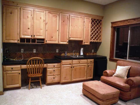 Basement Desk, wet bar & Wine Fridge