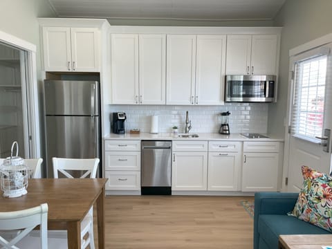 Key Lime Cottage | Private kitchen | Full-size fridge, microwave, oven, stovetop