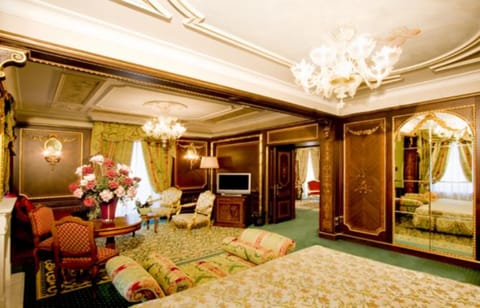 Imperial Suite | Premium bedding, down comforters, minibar, in-room safe