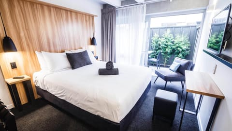 One Bedroom Suite | Premium bedding, in-room safe, free WiFi, bed sheets