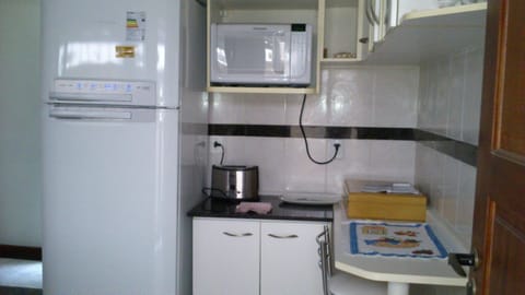 Family House, 4 Bedrooms | Private kitchen | Fridge, microwave, oven, stovetop