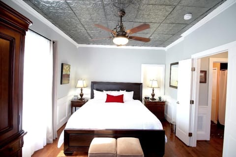 Standard Room, 1 King Bed, Non Smoking (Historic Villa) | Blackout drapes, iron/ironing board, free WiFi, bed sheets