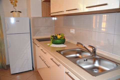 Design Apartment, 1 Bedroom, Terrace, Garden View | Private kitchen | Fridge, stovetop, cookware/dishes/utensils