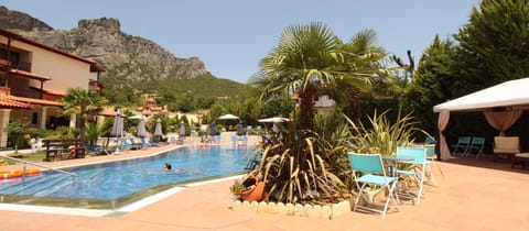 Seasonal outdoor pool, sun loungers