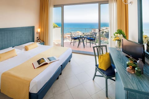 Classic Double Room, Sea View | Minibar, in-room safe, desk, laptop workspace