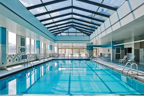 Indoor pool, sun loungers