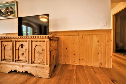 Superior Apartment, 1 Bedroom, Accessible, Mountain View | In-room safe, desk, blackout drapes, soundproofing