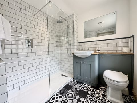 Superior Double Room, Ensuite, Garden View | Bathroom