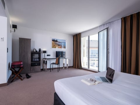 Deluxe Suite | 1 bedroom, premium bedding, desk, soundproofing