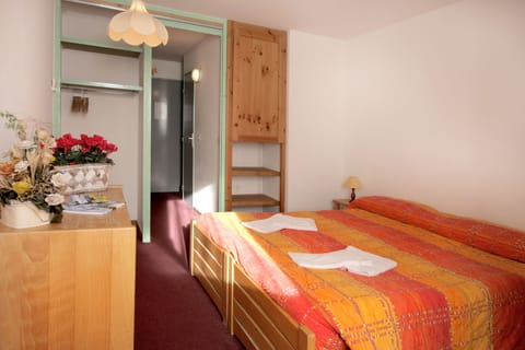 Quadruple Room | Iron/ironing board, free cribs/infant beds, free WiFi, bed sheets