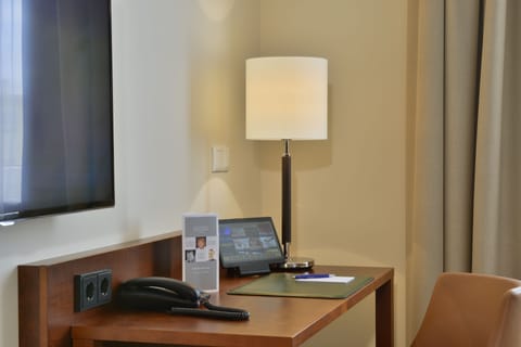 Standard Single Room | Premium bedding, in-room safe, desk, laptop workspace