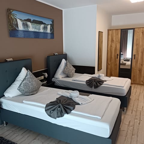 Standard Double Room, 2 Twin Beds | Desk, free WiFi, bed sheets