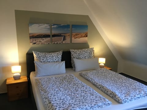 Family Room | In-room safe, desk, free WiFi