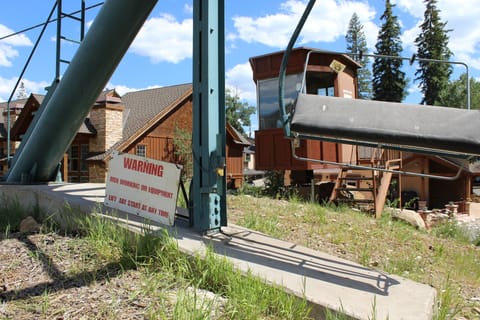 Midlift you can see the condo between the 2 brown buildings