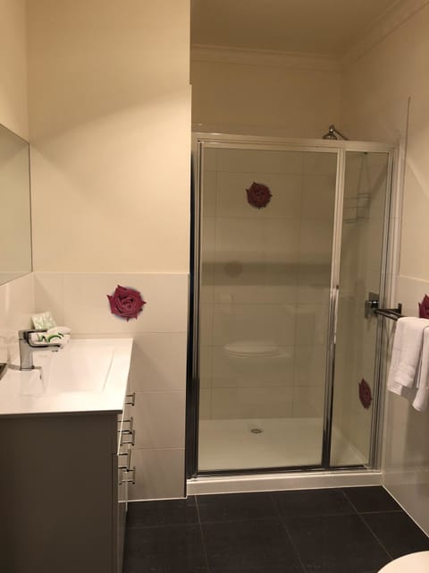 Standard Family Room | Bathroom | Shower, free toiletries, hair dryer, towels