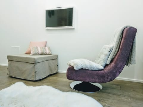 Deluxe Room, Private Bathroom, City View (Bellagio) | Free minibar, in-room safe, individually decorated, desk