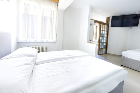 Comfort Quadruple Room | 1 bedroom, free WiFi, bed sheets