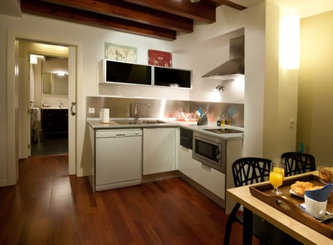 Apartment, 2 Bedrooms, Terrace | Private kitchen | Full-size fridge, microwave, oven, stovetop