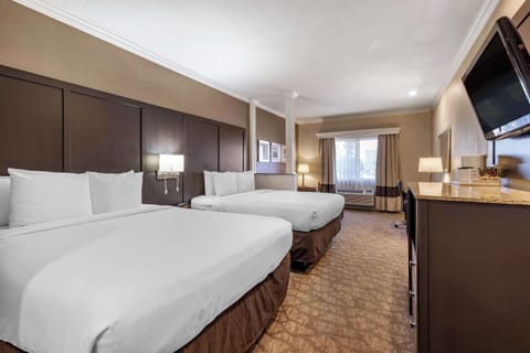 Premium bedding, pillowtop beds, in-room safe, desk