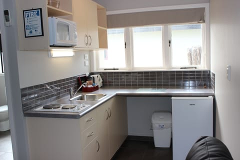 Garden Studio | Private kitchenette | Fridge, microwave, stovetop, coffee/tea maker