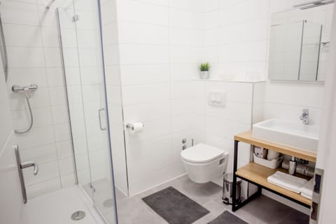 Standard Double or Twin Room | Bathroom | Shower, free toiletries, hair dryer, towels