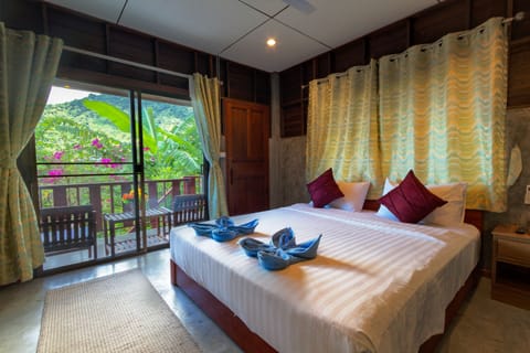 Superior Bungalow with Balcony | Minibar, in-room safe, free WiFi, bed sheets