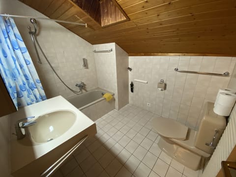 Standard Apartment, 2 Bedrooms,Third floor without elevator (add. final cleaning fee CHF 20) | Bathroom | Shower, free toiletries, towels