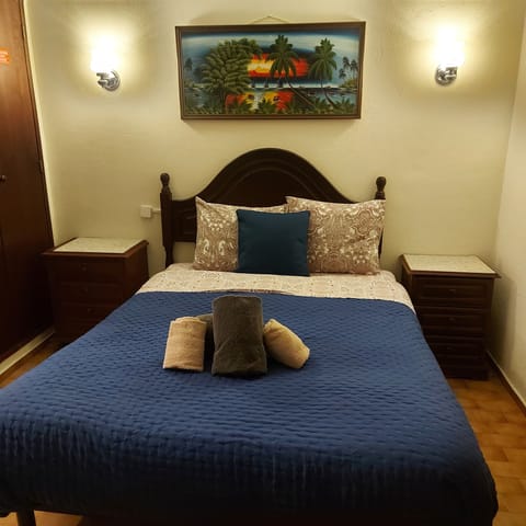 Premium bedding, desk, iron/ironing board, free WiFi