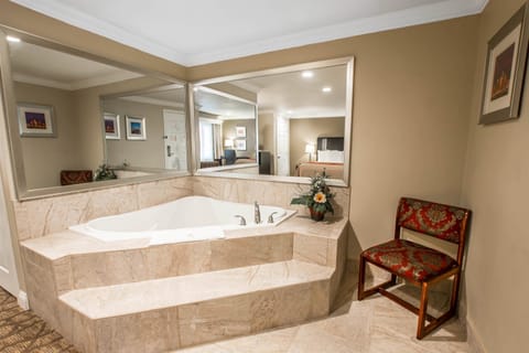 Deep soaking bathtub