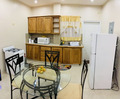 Exclusive Condo, 1 Bedroom, Mountain View, Poolside | Private kitchen | Full-size fridge, microwave, oven, stovetop