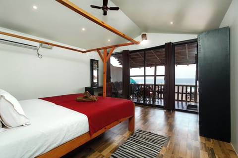 Superior Double Room With Sea View | In-room safe, desk, free WiFi