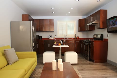 Presidential Suite, 1 King Bed, Kitchen | Private kitchen | Mini-fridge, microwave, coffee/tea maker