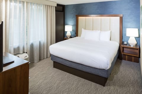Room, 1 King Bed | Premium bedding, pillowtop beds, in-room safe, desk