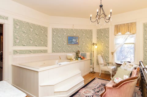 Suite, 1 King Bed (Giverny) | Jetted tub