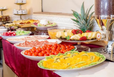 Daily continental breakfast (EUR 6 per person)