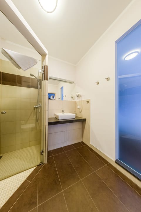 Apartment, 2 Bedrooms | Bathroom | Shower, free toiletries, hair dryer, towels