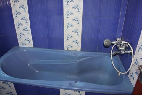 Deluxe Double Room, 1 Queen Bed, Bathtub, Valley View | Bathroom | Shower, free toiletries, hair dryer, slippers