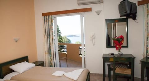 Studio, Sea View | Soundproofing, iron/ironing board, free WiFi, bed sheets