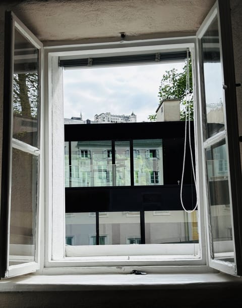 Deluxe Apartment, 1 Bedroom, Non Smoking | Premium bedding, individually decorated, individually furnished, desk