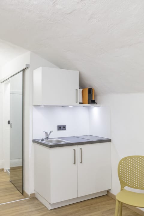 Standard Apartment, 1 Bedroom, Non Smoking | Private kitchenette | Fridge, microwave, stovetop, dishwasher