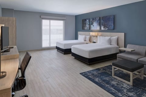 Room, 1 Double Bed | Premium bedding, minibar, laptop workspace, iron/ironing board