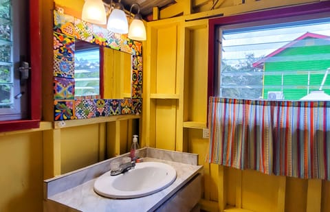 Coco Cabana (ensuite toilet, balcony) | Bathroom | Shower, rainfall showerhead, towels