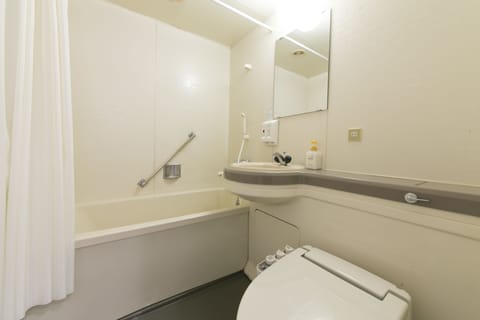 Triple Room, Non Smoking | Bathroom | Combined shower/tub, free toiletries, hair dryer, slippers