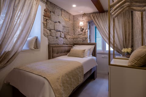 Classic Single Room | In-room safe, individually decorated, soundproofing, free WiFi