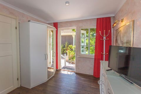 Double Room, Balcony | Minibar, free cribs/infant beds, free WiFi, bed sheets