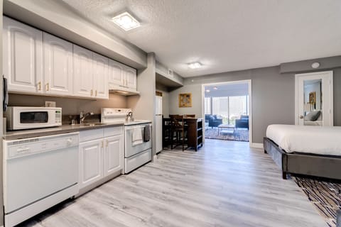 One Bedroom Fountain View | Private kitchen | Fridge, microwave, oven, stovetop