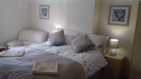 Superior Suite, 1 King Bed | Individually decorated, individually furnished, free WiFi, bed sheets