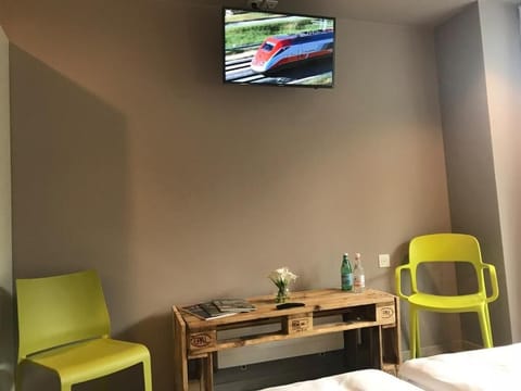 Hypo-allergenic bedding, down comforters, free WiFi