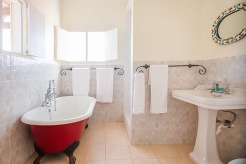 Superior Double Room, Ensuite, Ocean View (Nutmeg) | Bathroom | Free toiletries, hair dryer, towels, toilet paper